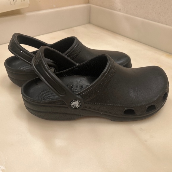 CROCS Shoes - Women’s size 9 crocs